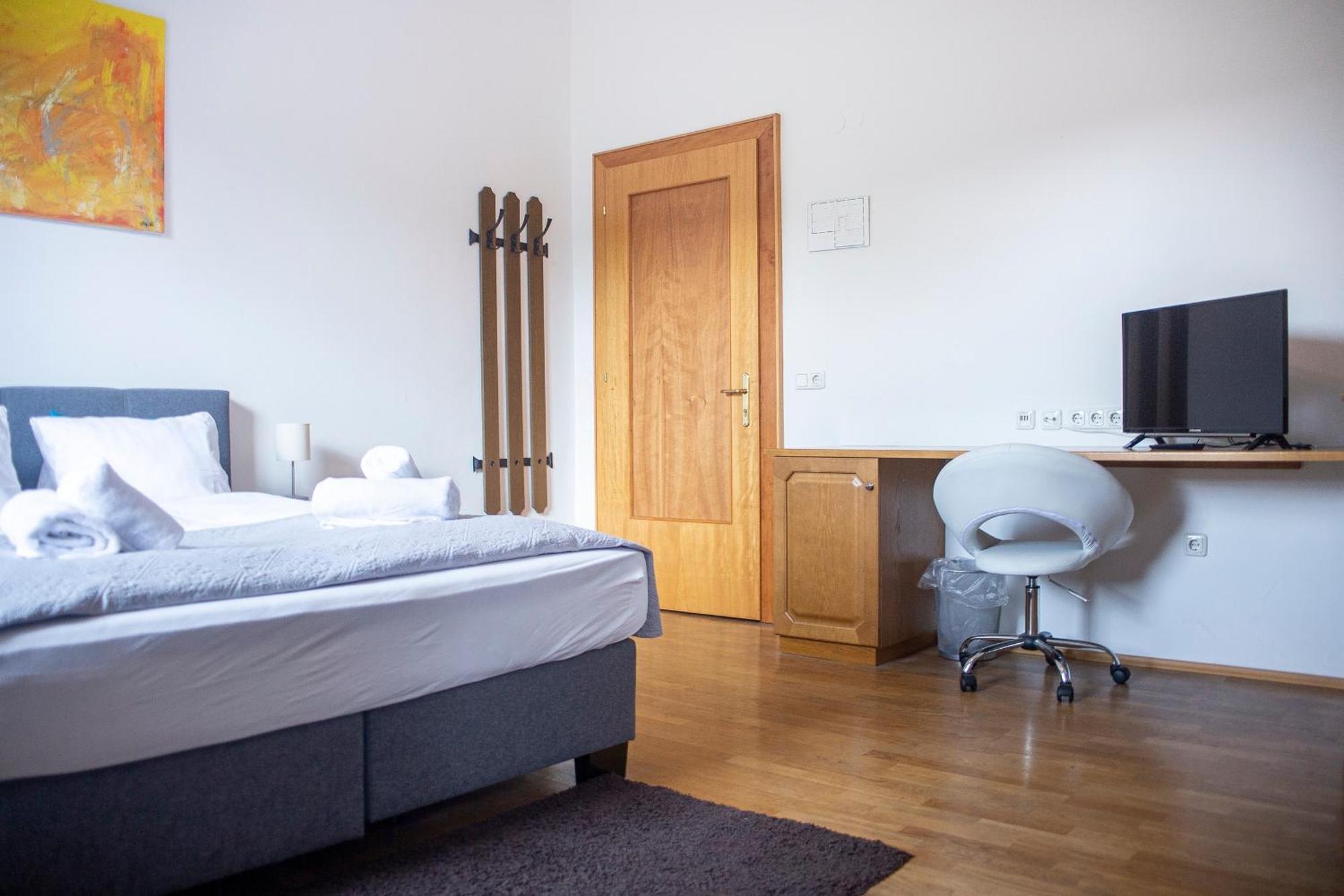 Trend Lokal-Rooms-Bar Frohnleiten Kültér fotó