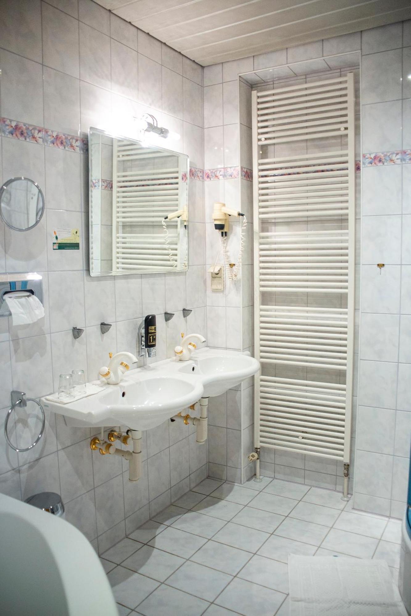 Trend Lokal-Rooms-Bar Frohnleiten Kültér fotó